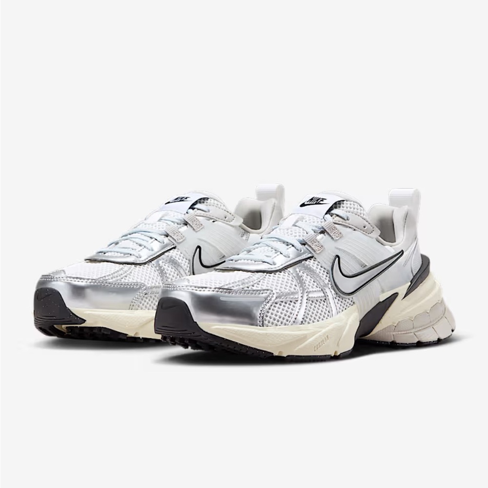 Nike V2K Run- Summit White/Pure Platinum/Light Iron Ore/Metallic Silver